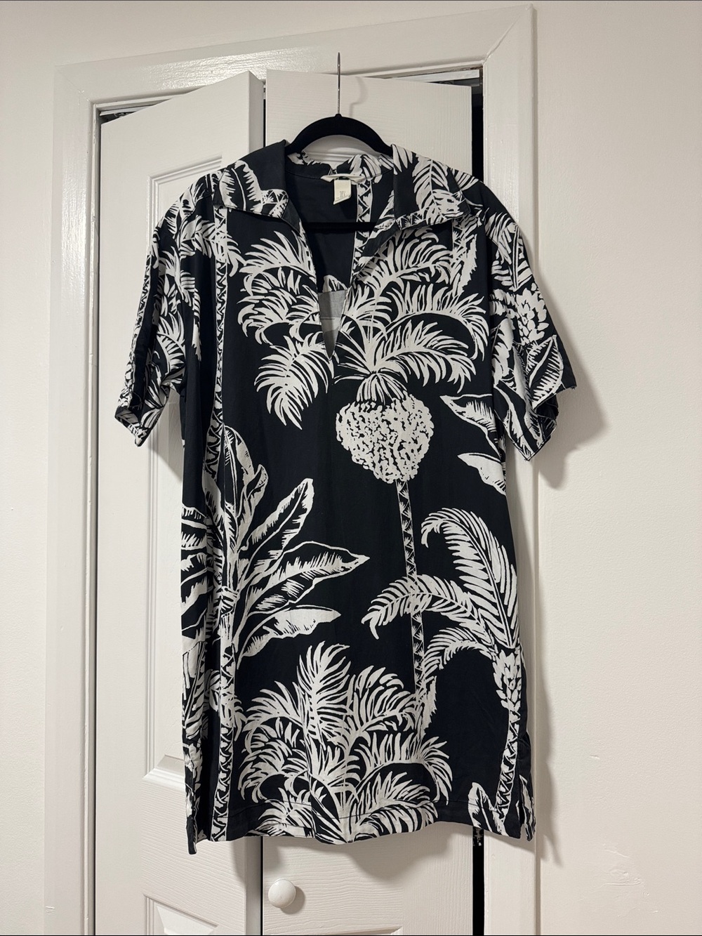 H&M Palm Tree Collar V-Neck Dress